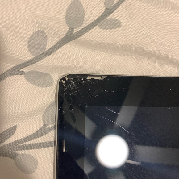 iPad - Picture 3 of 4